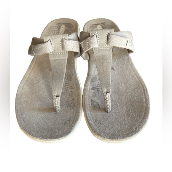 KEEN Damaya Flip Sandals in White/Grey, Size 10, Summer, Beach, Resort, Vacation - Picture 4 of 8